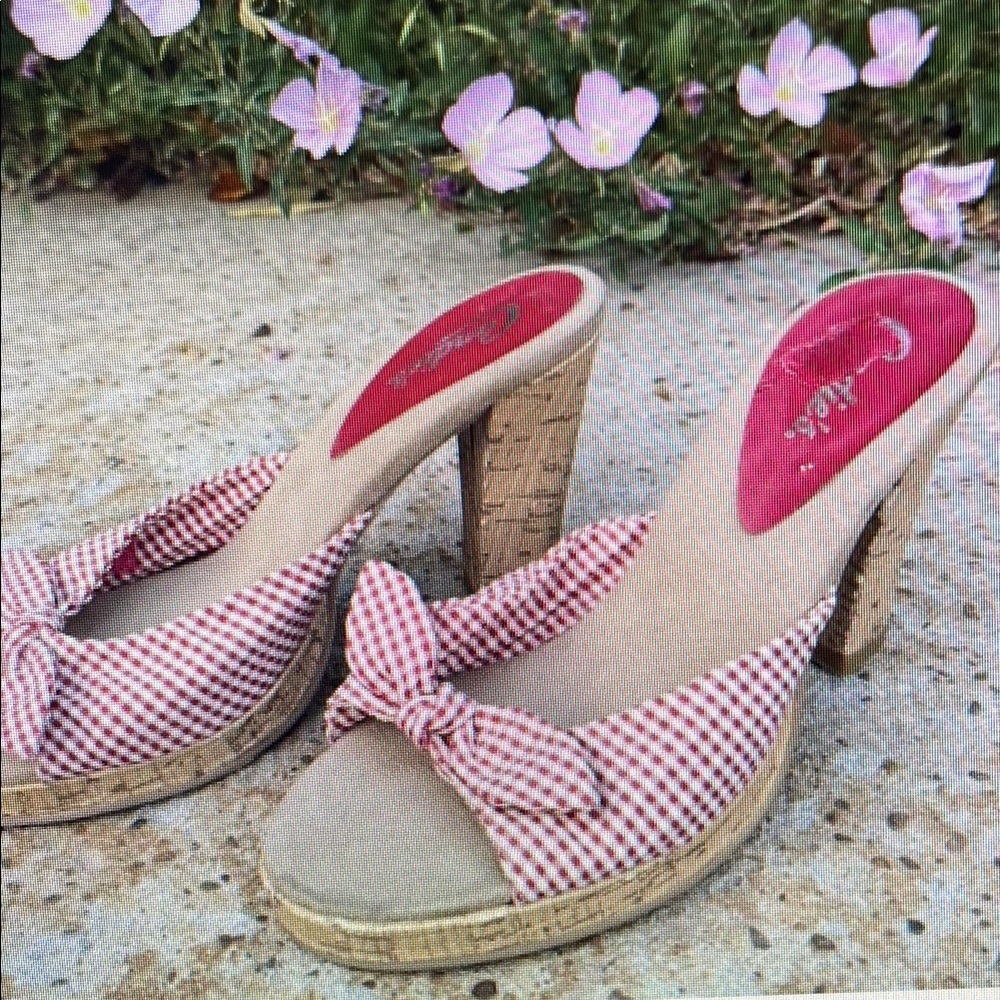 Chic Red Gingham Sandals